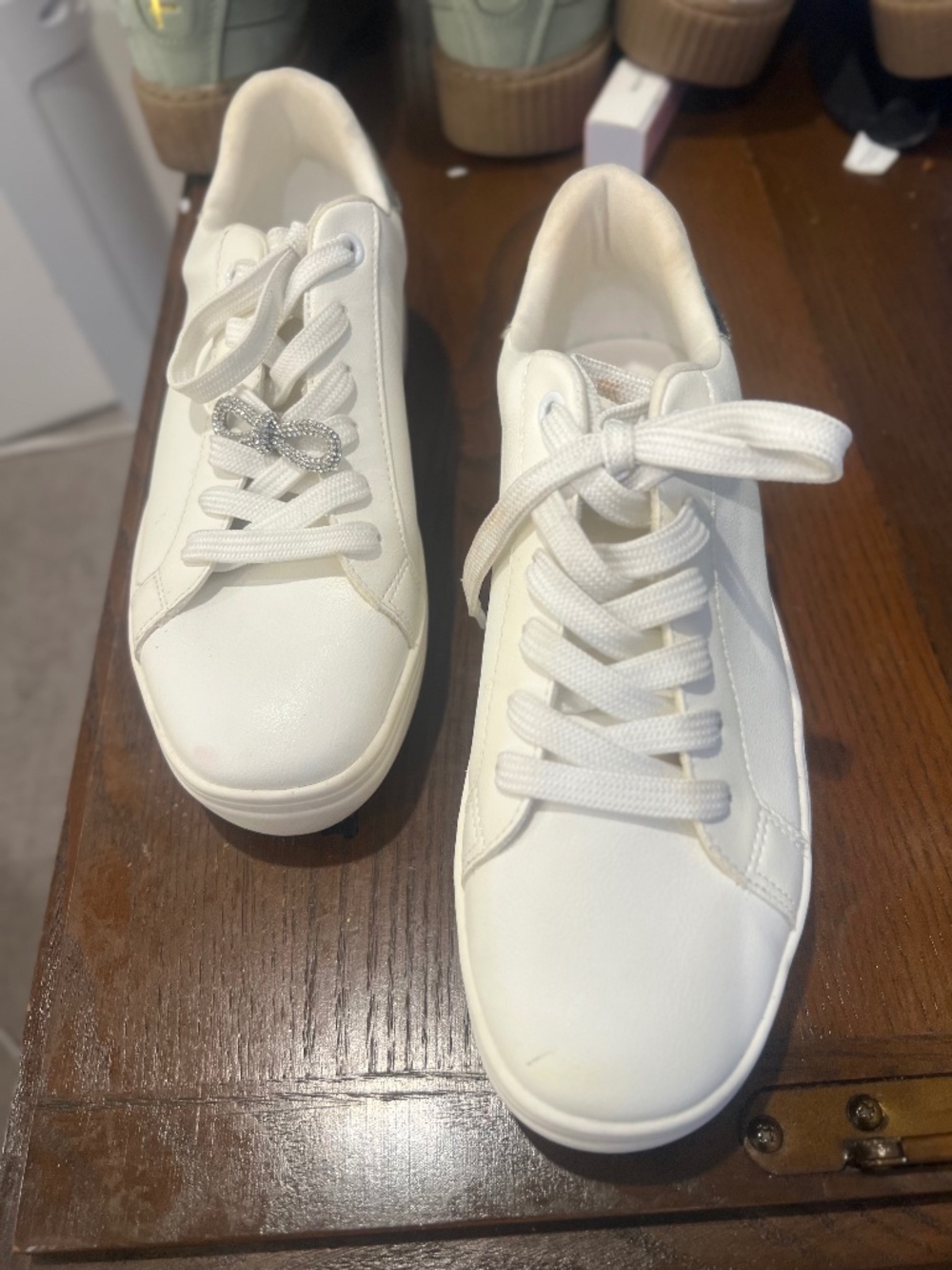 20% OFF THRU 08/24 NEW Size 7M Aldo WMN White Sneakers w/Silver Accents